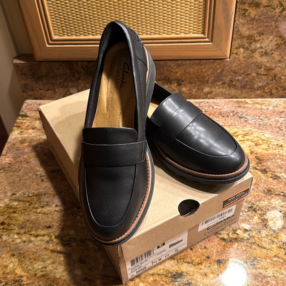 Clark’s Sharon Gracie Loafer 7 1/2 W. NEW!